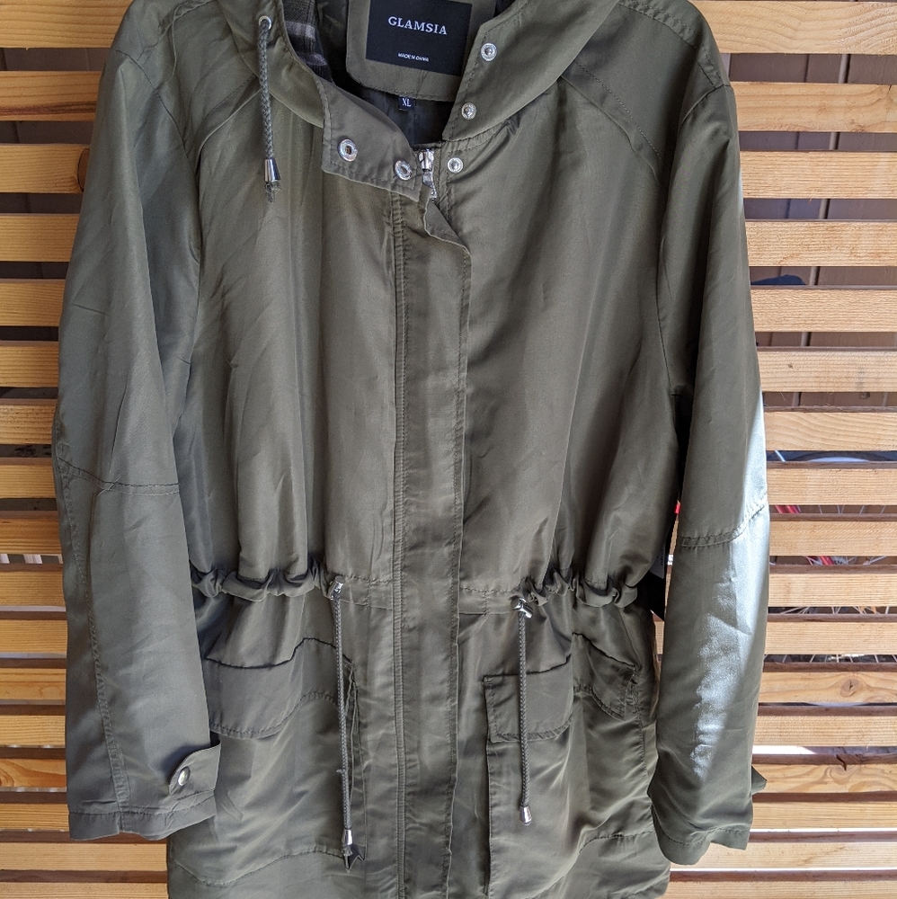 XL, olive, lightweight rain / windbreaker jacket